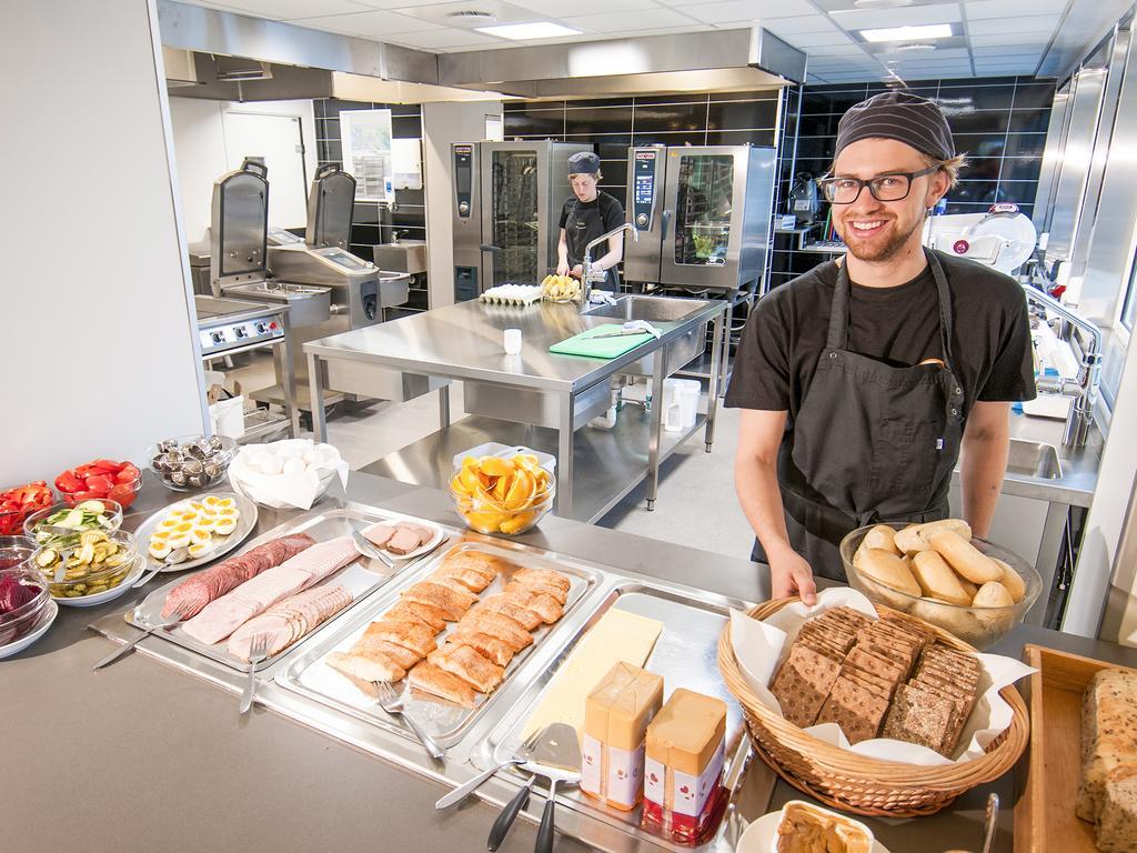 Lofoten Sommerhotell Og Vandrerhjem Kabelvag Bagian luar foto